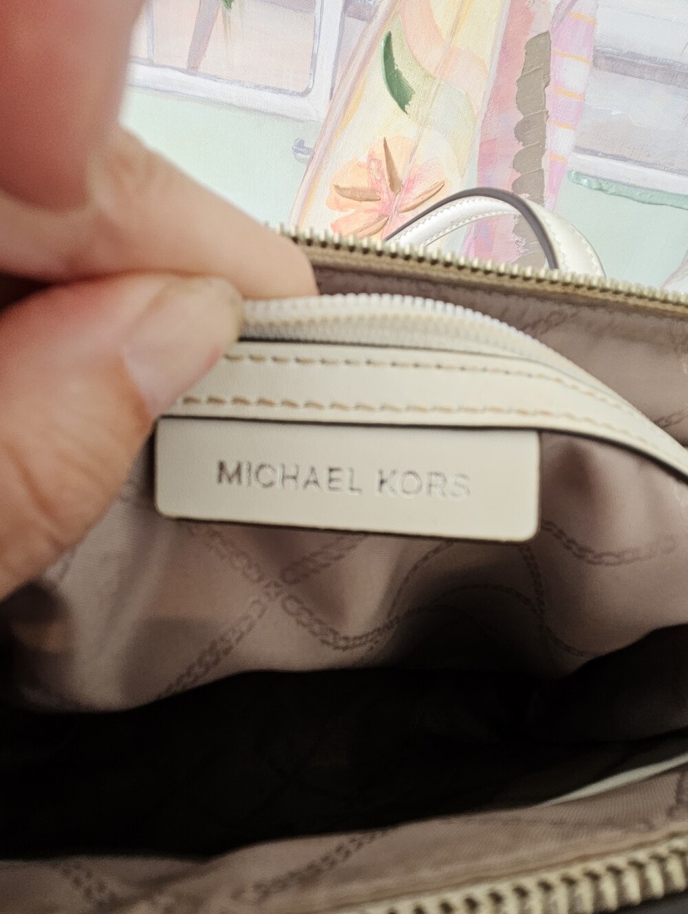 Michael Kors white tote bag Marilyn Medium Saffiano leather top-zip, great cond. - Picture 7 of 15